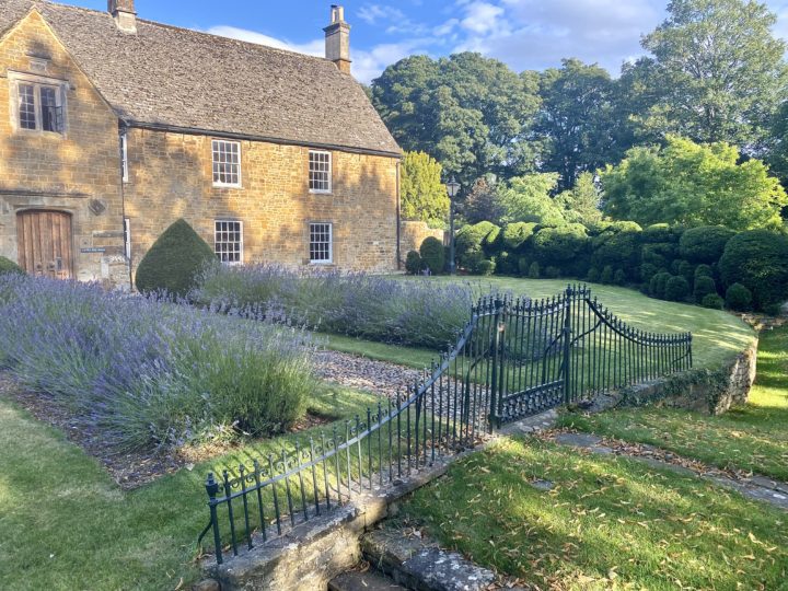 North Oxfordshire house & front garden